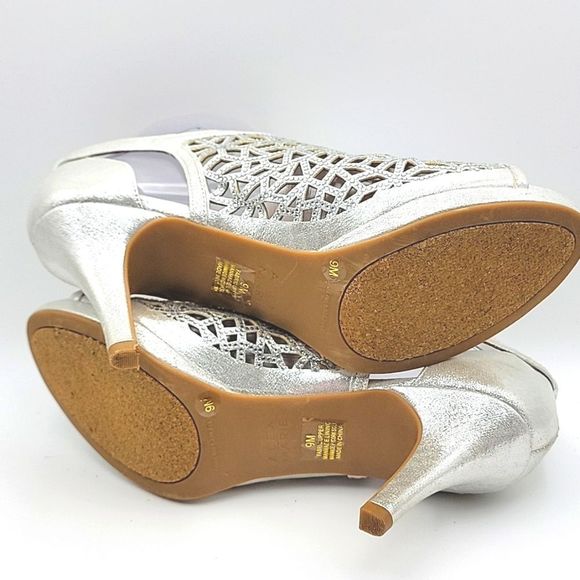 Like NEW Alex Marie Silver Metallic Heels with Rhinestones. SIZE 9M. S905 - Picture 8 of 8